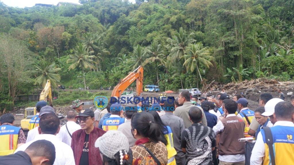 Menteri PU dan Gubernur NTT Tinjau Lokasi Banjir Bandang Mauponggo, Pastikan Percepatan Rehabilitasi Infrastruktur (4)